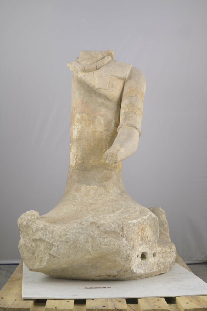 Sculpture "Le guerrier assis"